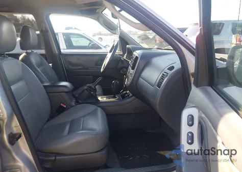 2005 Ford Escape Xlt z USA, uszkodzony, nr VIN 1FMYU03145KB32164